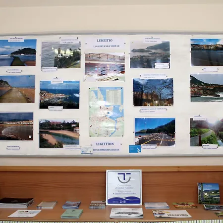 Trinkete Etxea אכסניה