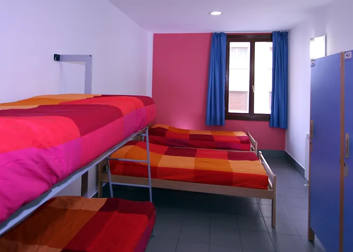 Trinkete Etxea بيت شباب