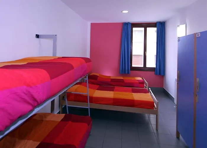 بيت شباب Trinkete Etxea ليكيتيو