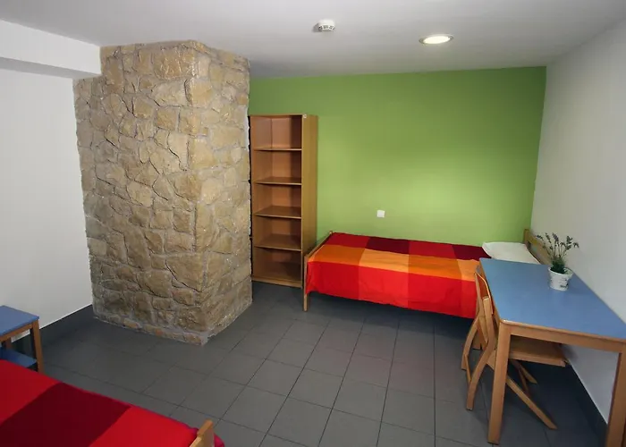 بيت شباب Trinkete Etxea *