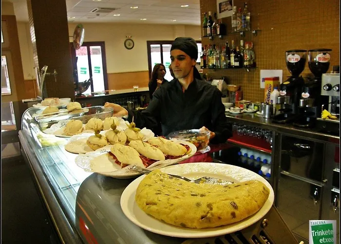 بيت شباب Trinkete Etxea *